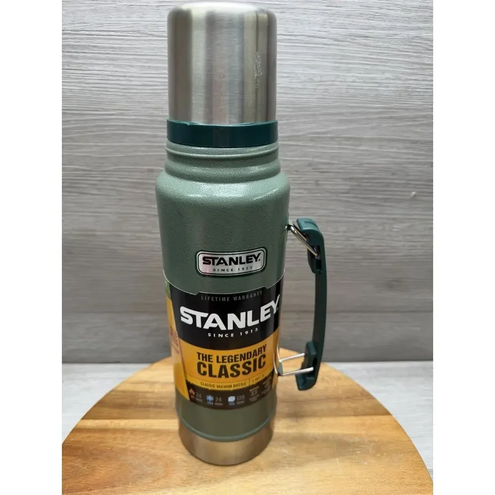 Stanley Classic Legendary Bottle | 1.1 QT. Color: Hammertone Green